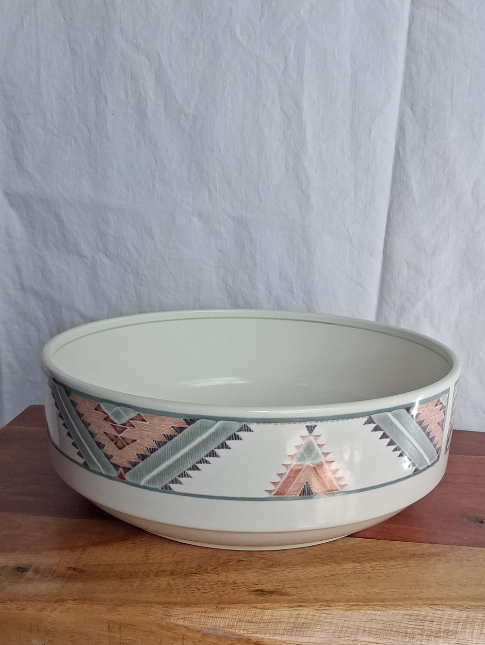 Mikasa Santa Fe Intaglio CAC24 Geometric Tribal 9.5" Serving Bowl